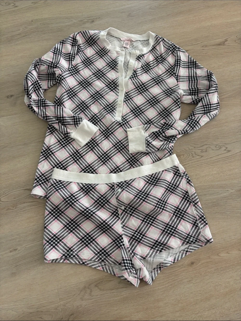 Victoria’s Secret Thermal Short PJ Set plaid like new Large SOFT